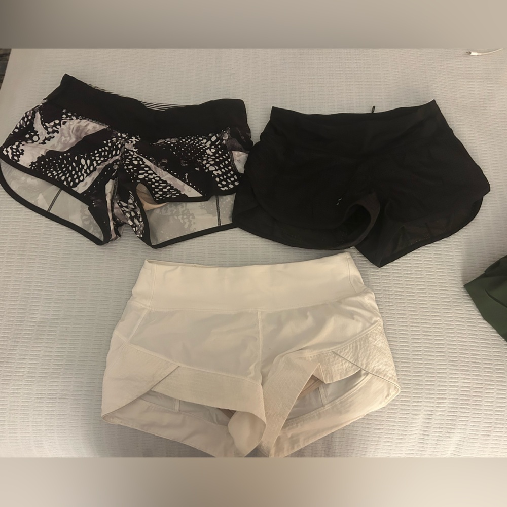 3 lulu lemon women’s speed up low rise lined shorts size 4 great condition!